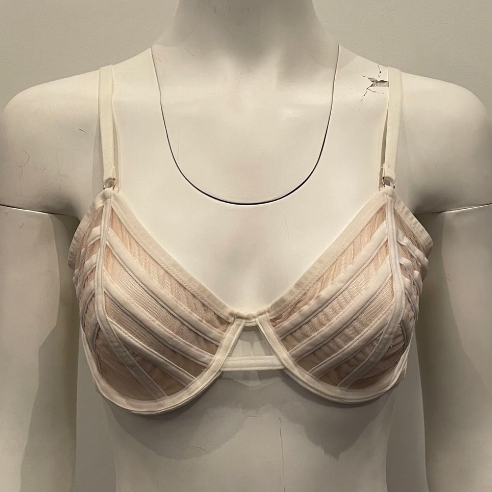 BNWT BlueBella London Collection Ivory Nude Strappy Bra 34DD